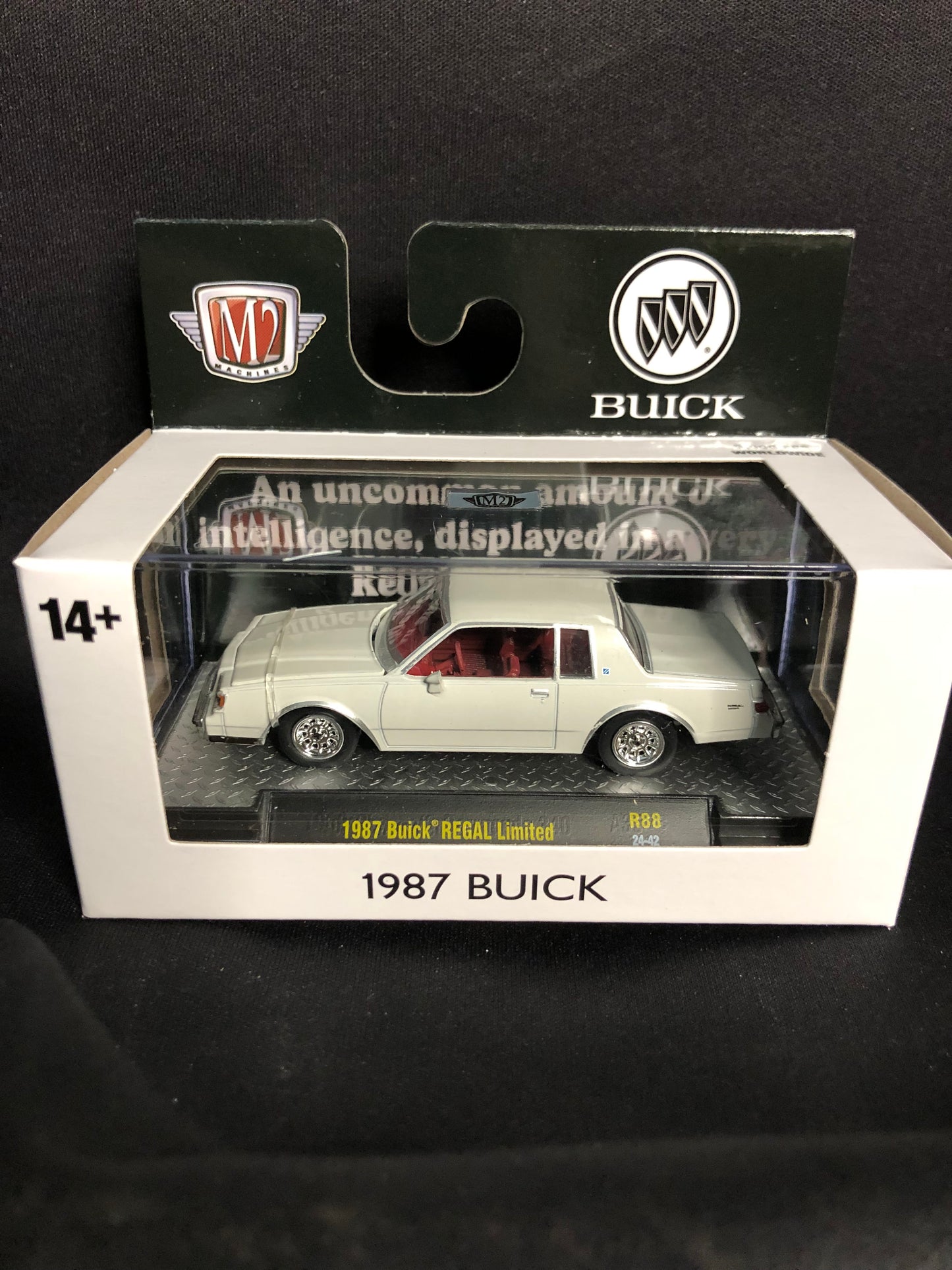 M2 machines 87 Buick regal limited white 1/64 R88